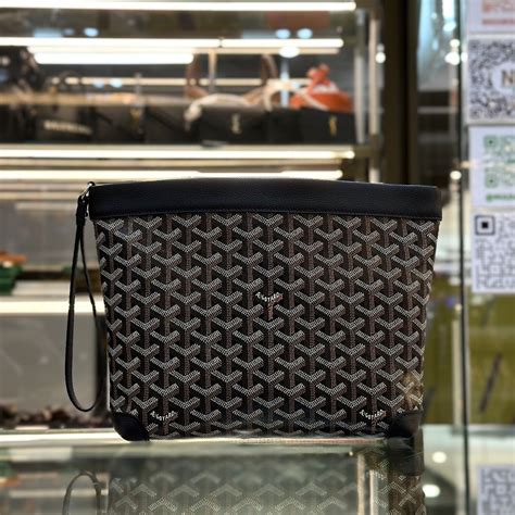 Goyard conti pouch